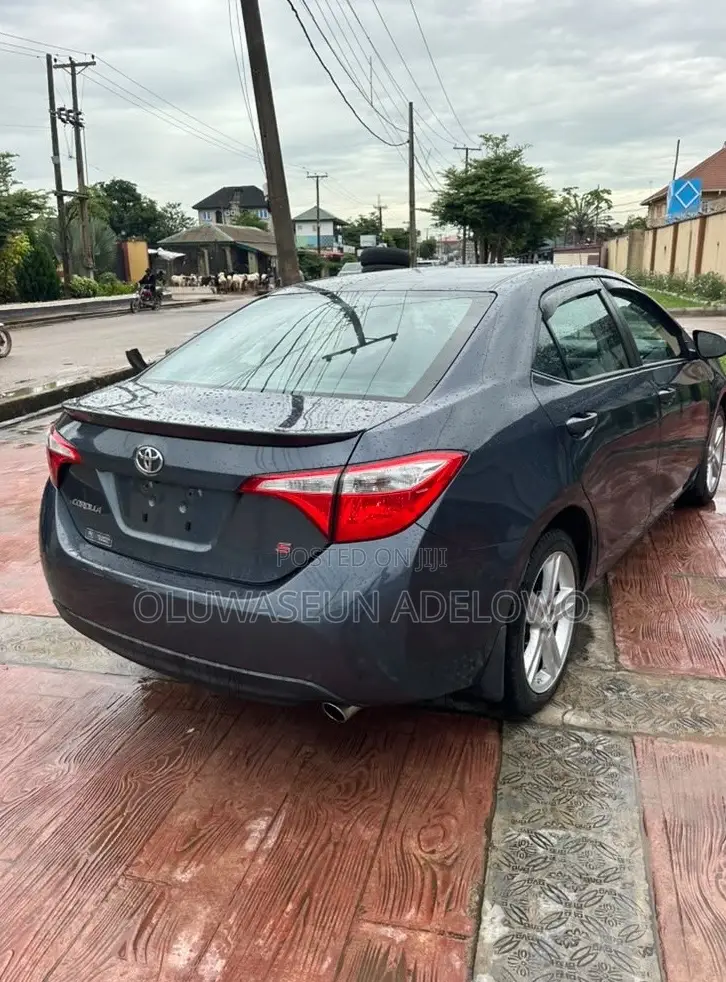 Toyota Corolla S 4dr Sedan (1.8L 4cyl CVT) 2016 Gray
