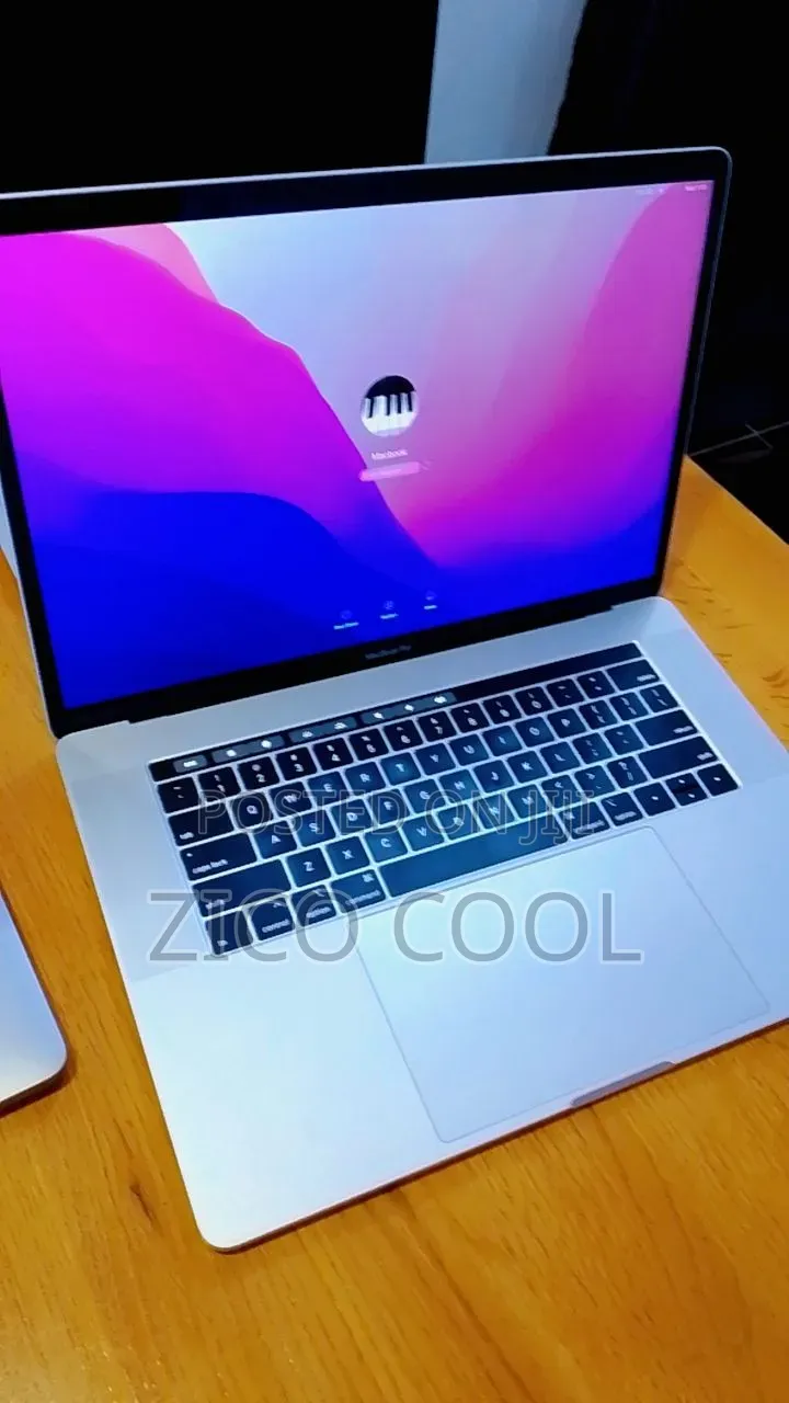 Laptop Apple MacBook 2018 16GB Intel Core i7 SSD 500GB