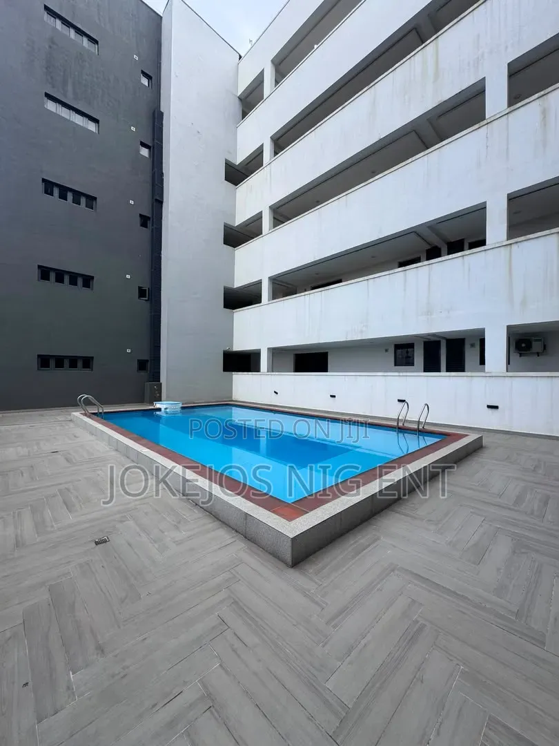 4bdrm Maisonette in Lekki Phase 1 for rent