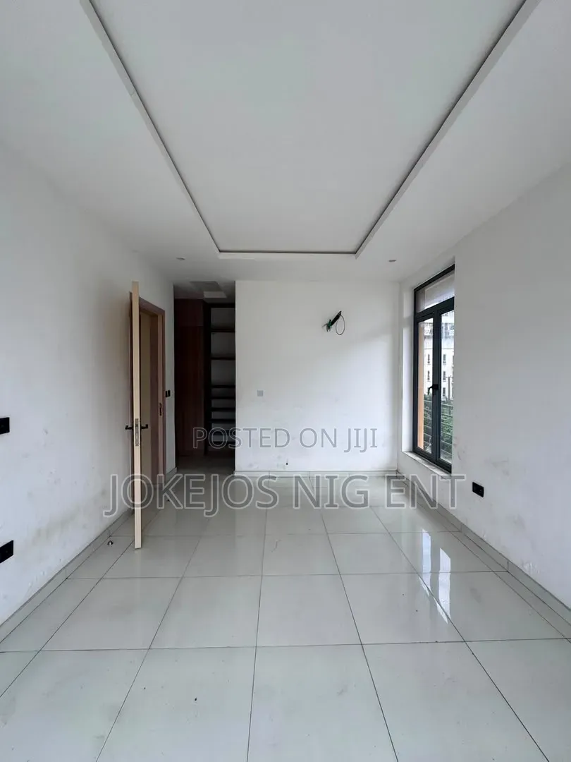 4bdrm Maisonette in Lekki Phase 1 for rent