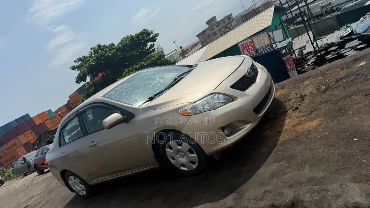 Toyota Corolla LE 4dr Sedan (1.8L 4 cyl 4A) 2009 Gold