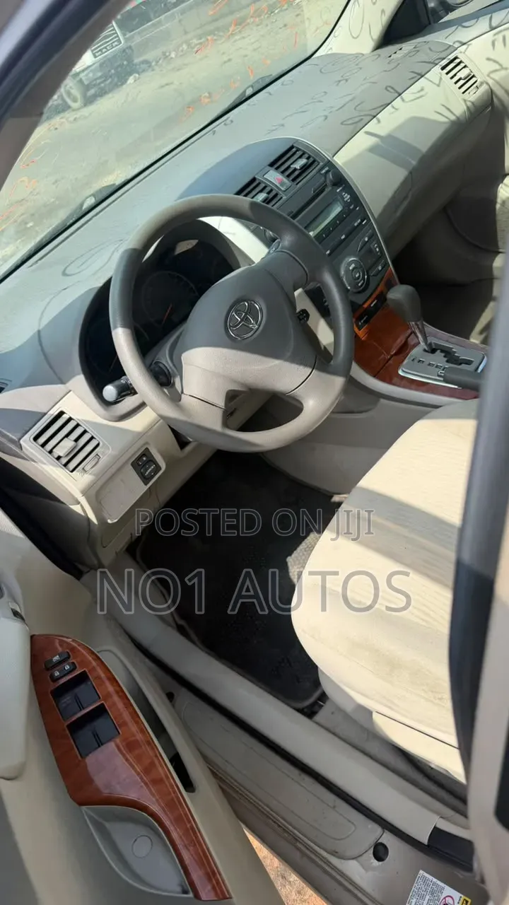 Toyota Corolla LE 4dr Sedan (1.8L 4 cyl 4A) 2009 Gold