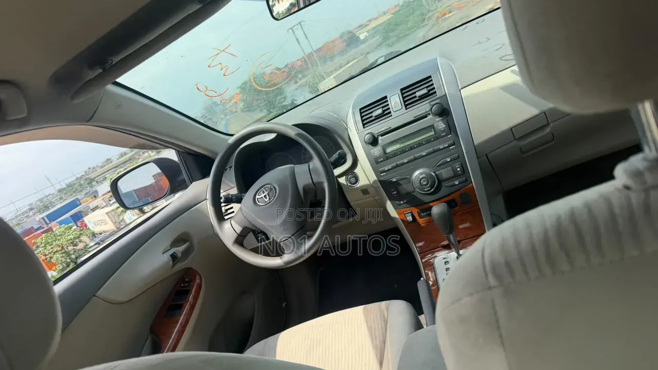 Toyota Corolla LE 4dr Sedan (1.8L 4 cyl 4A) 2009 Gold