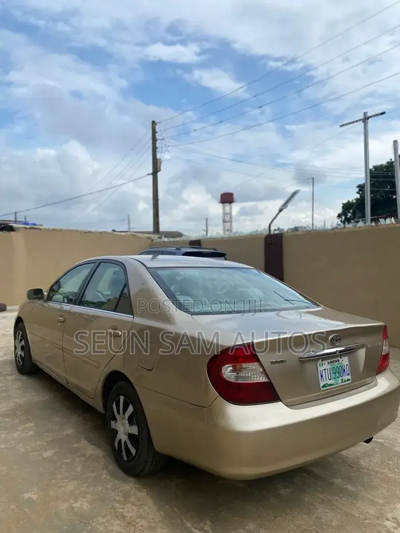 Toyota Camry 2004 Gold