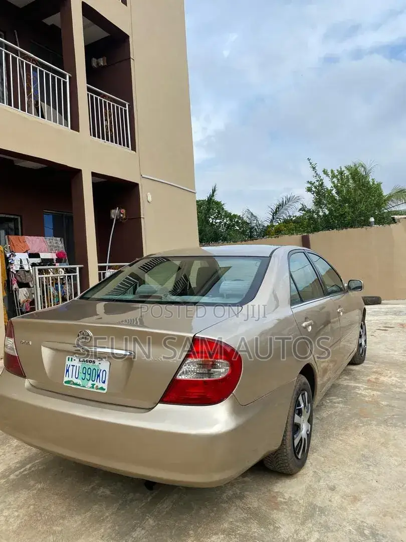 Toyota Camry 2004 Gold