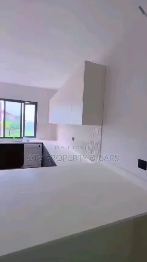 4bdrm Duplex in Banana Island for sale