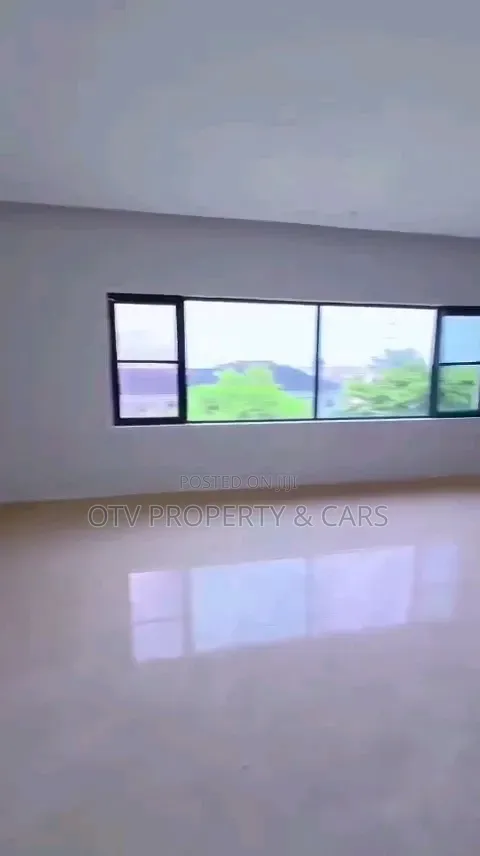 4bdrm Duplex in Banana Island for sale