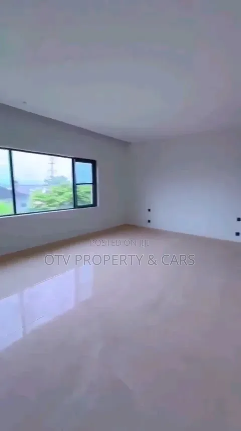 4bdrm Duplex in Banana Island for sale