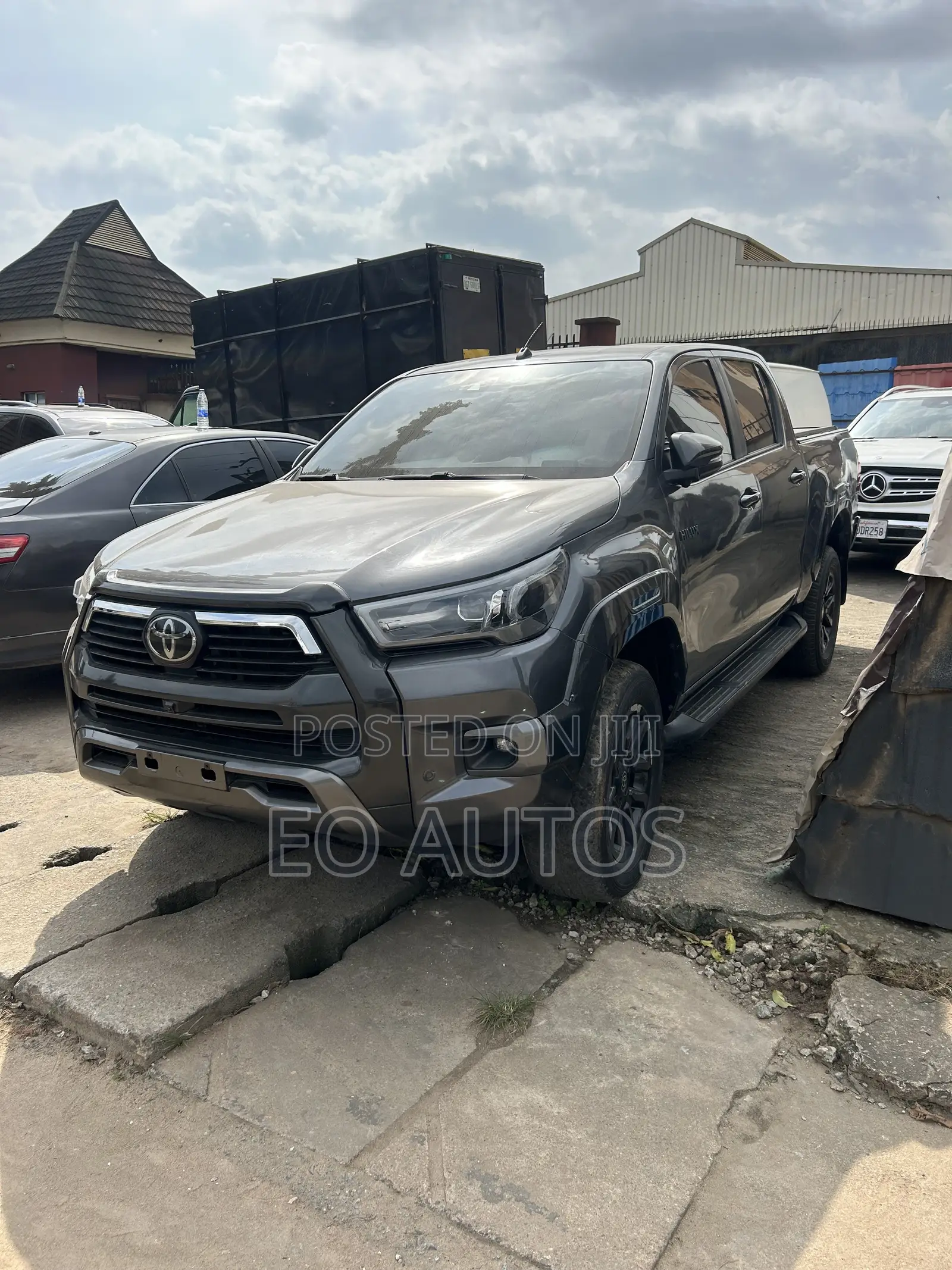 Toyota Hilux 2024 Gray