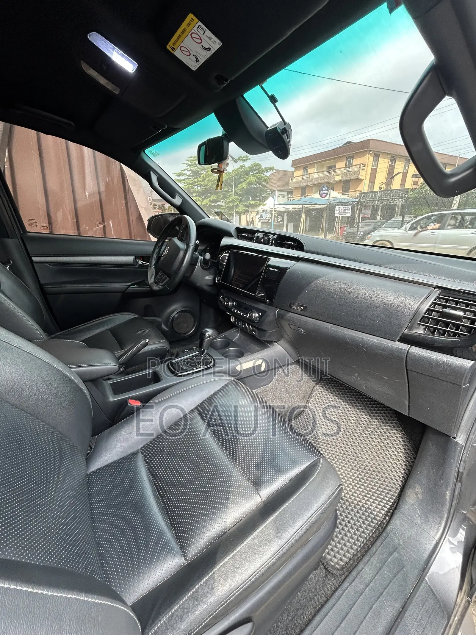 Toyota Hilux 2024 Gray