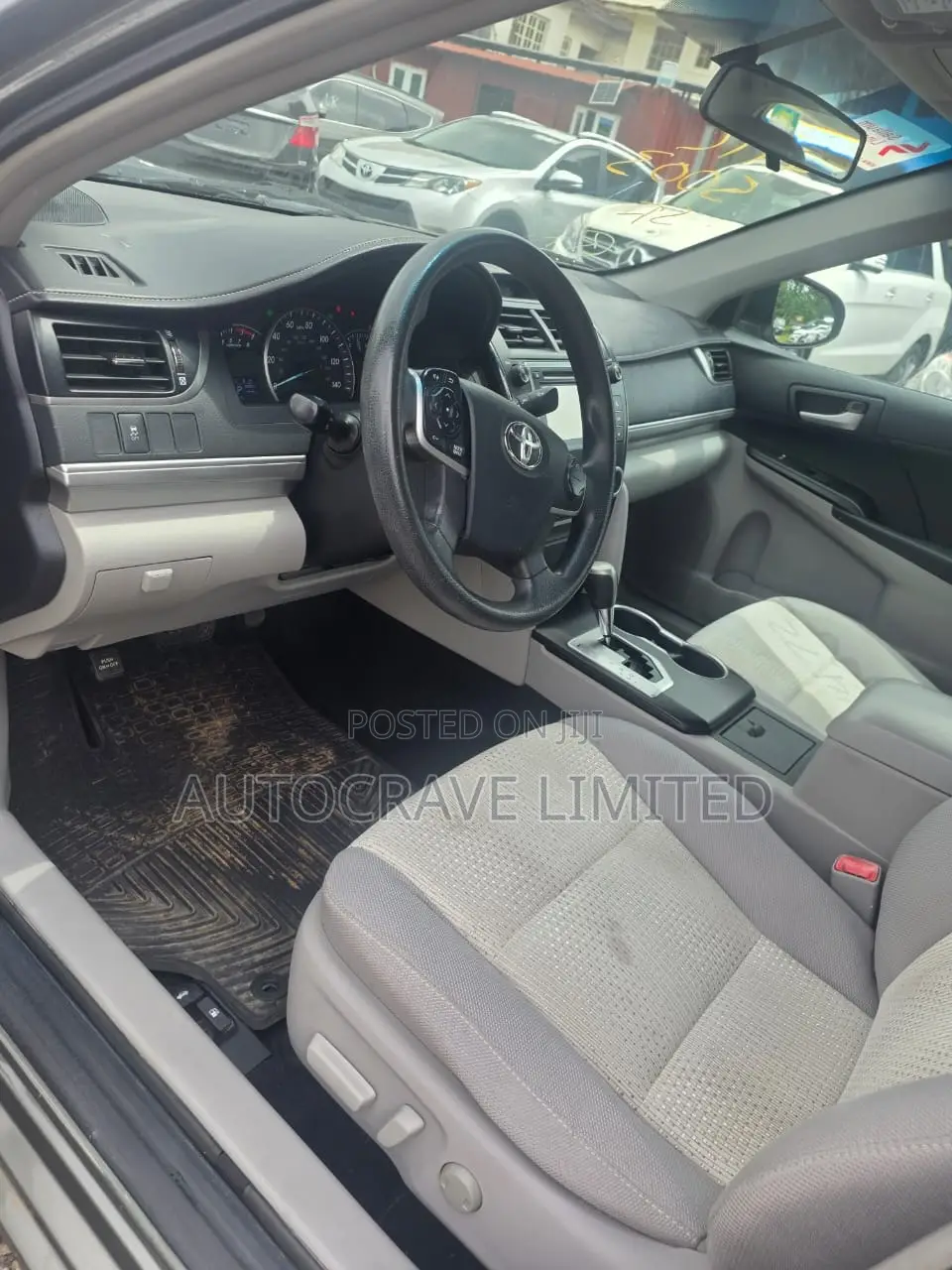 Toyota Camry LE 4dr Sedan (2.5L 4cyl 6A) 2012 Silver