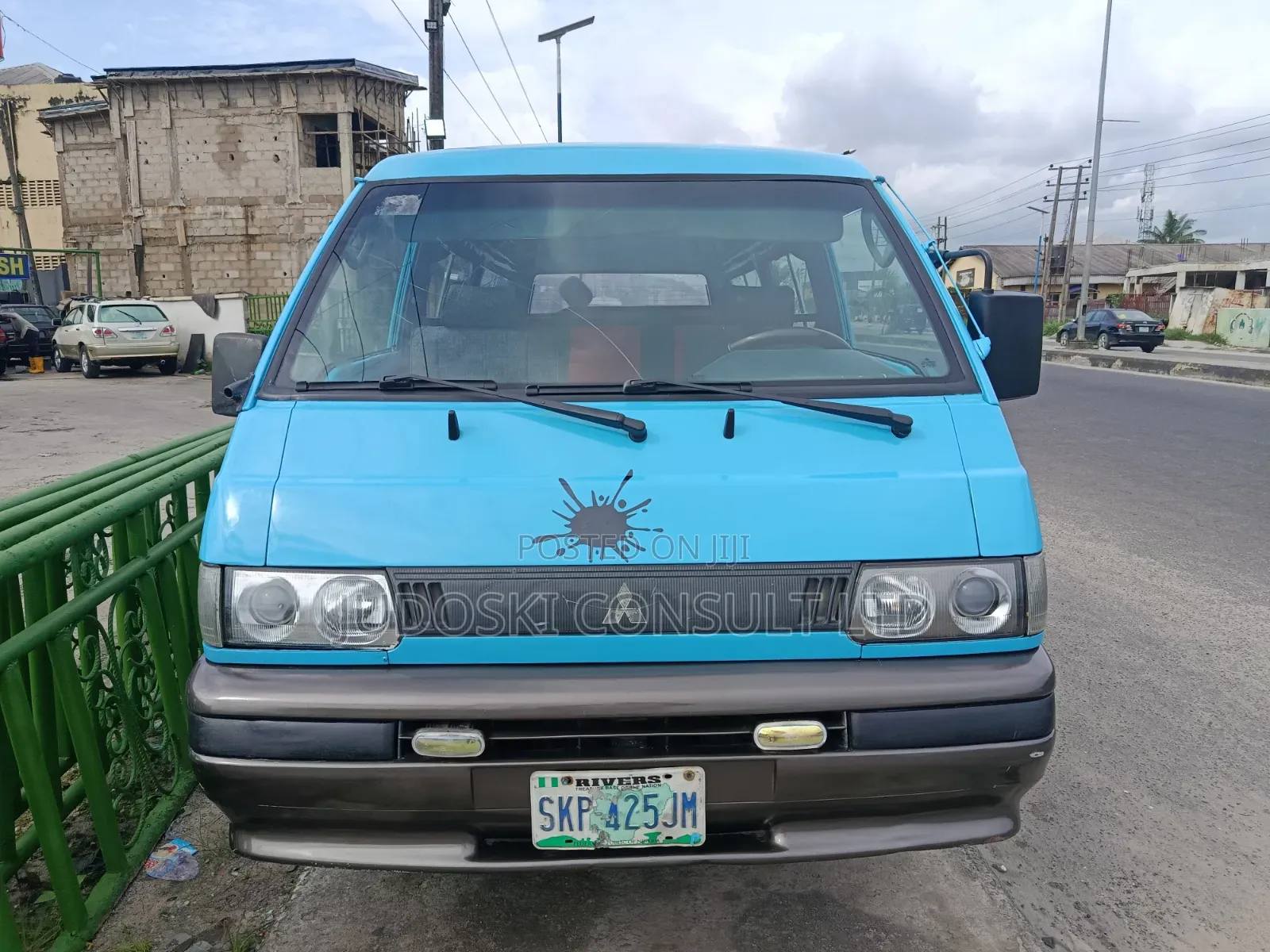 Mitsubishi L300 2005 Blue