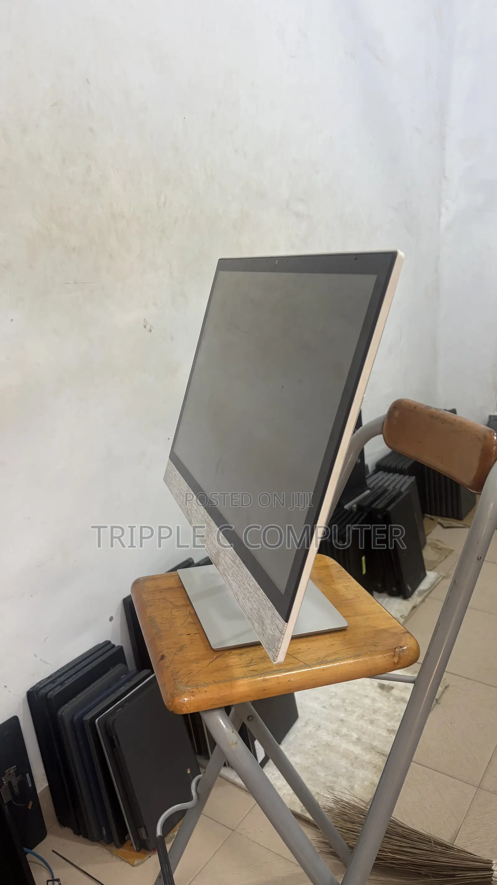 Desktop Computer HP Pavilion 24 8GB AMD Ryzen 5 HDD 1T