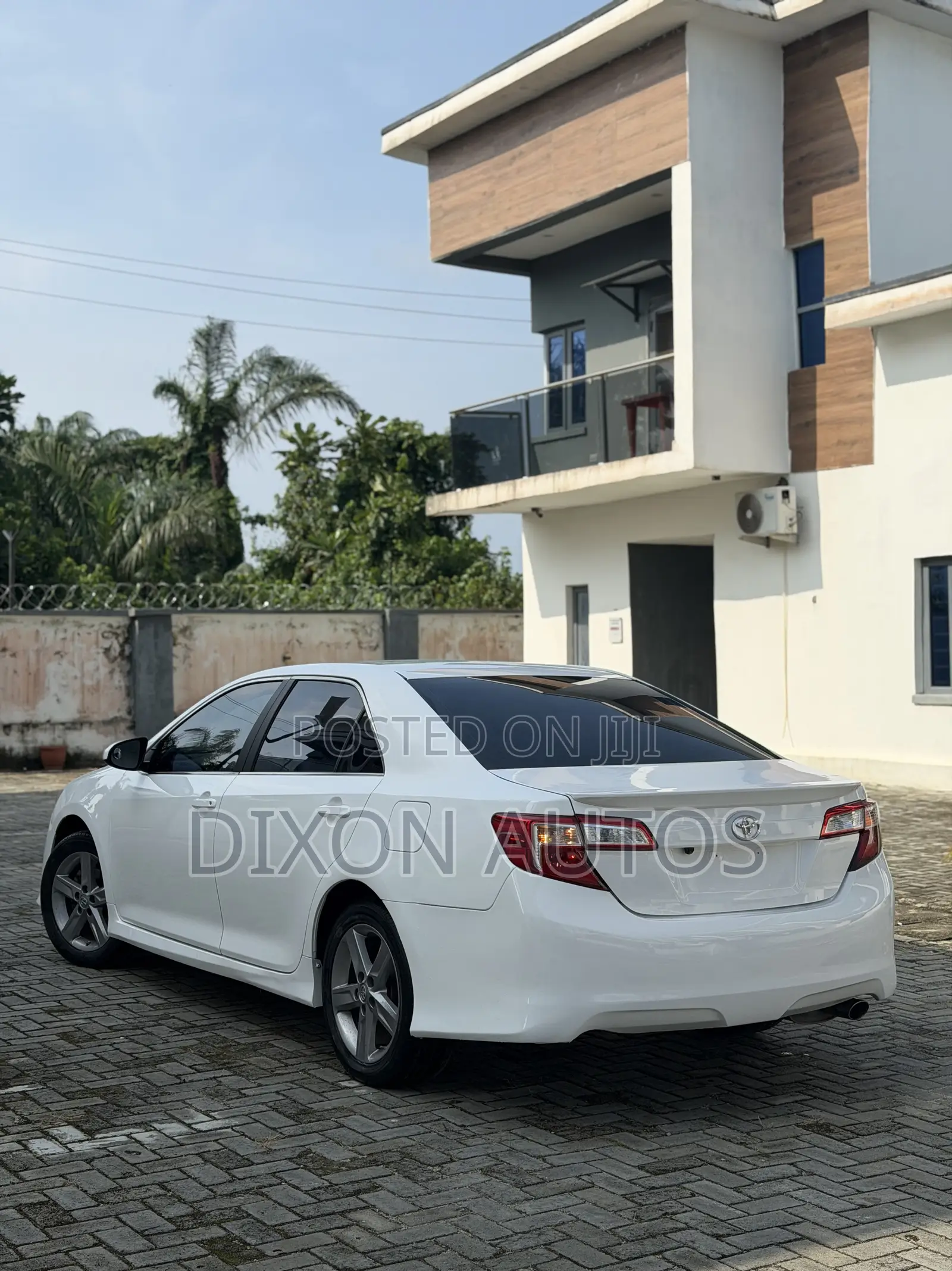 Toyota Camry SE 4dr Sedan (2.5L 4cyl 6A) 2012 White