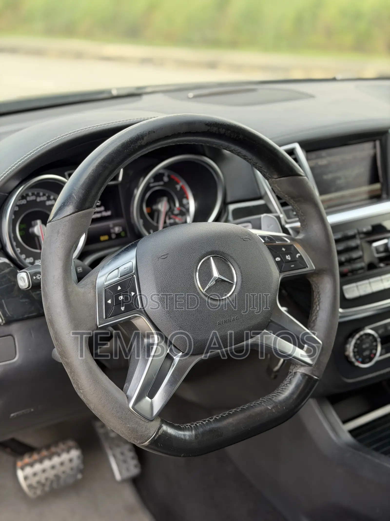 Mercedes-Benz M Class ML63 AMG 4dr SUV AWD (5.5L 8cyl Turbo 7A) 2014