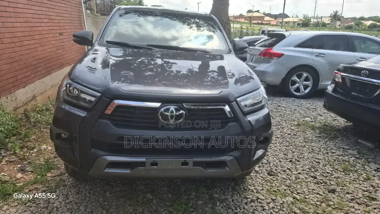 Toyota Hilux 2024 Black