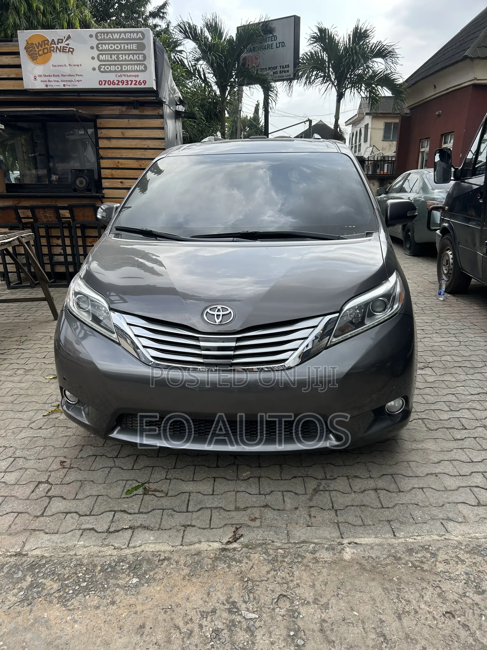 Toyota Sienna Limited Premium 7 Passenger (3.5L 6cyl 8A) 2017 Gray