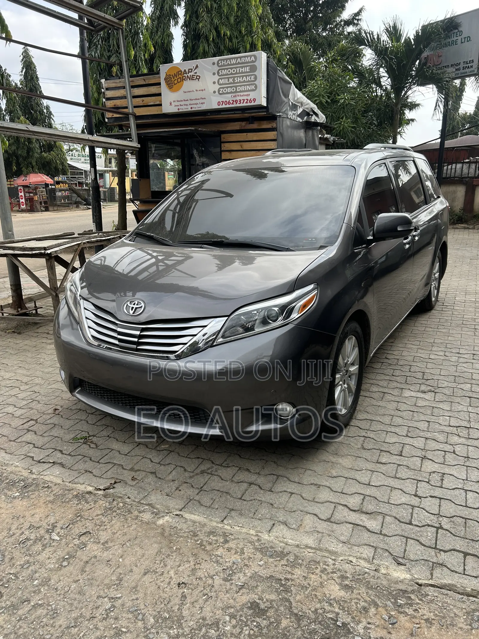 Toyota Sienna Limited Premium 7 Passenger (3.5L 6cyl 8A) 2017 Gray