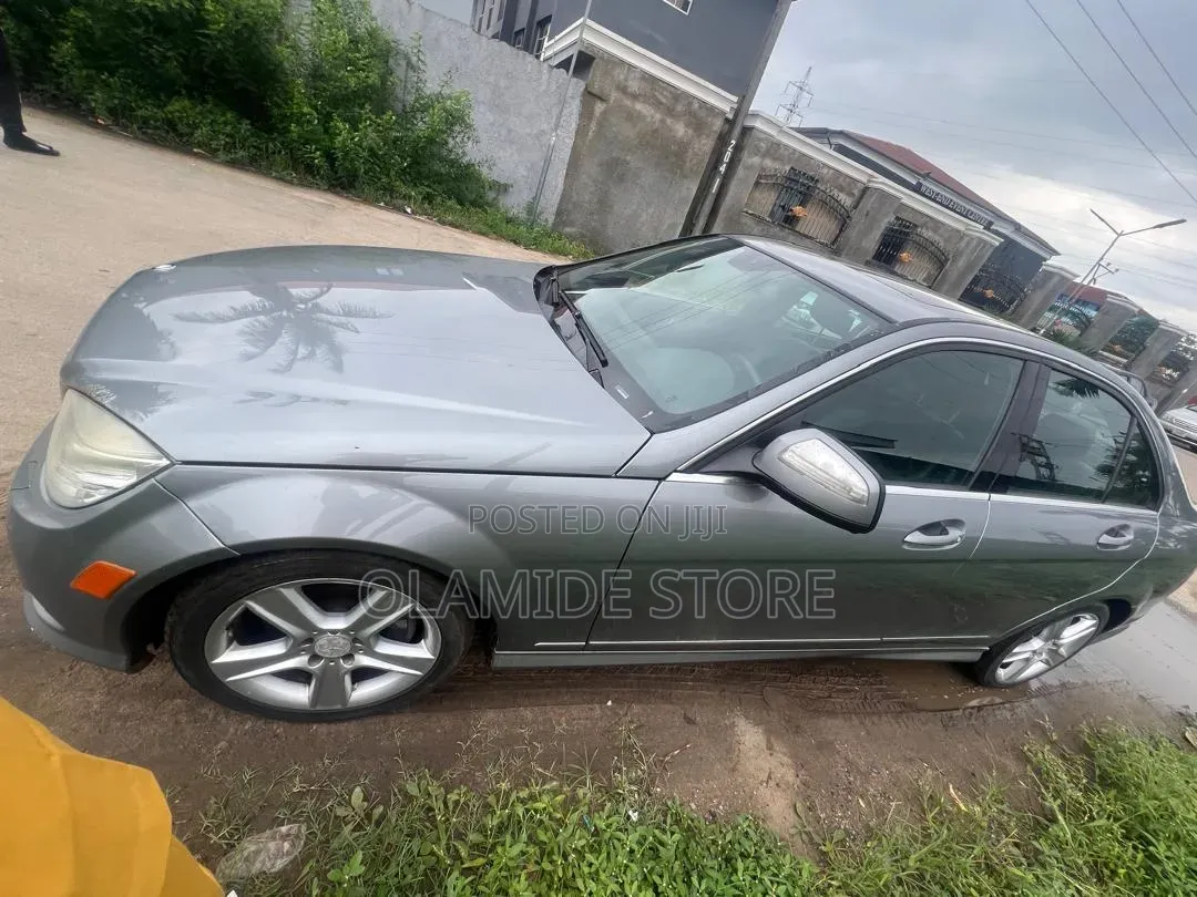 Mercedes-Benz C300 2009 Gray