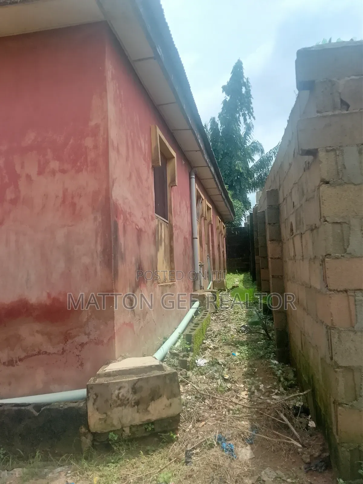 3bdrm Bungalow in Lasutech Odogunyan, Ikorodu Garage for sale