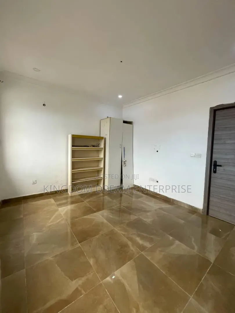 1bdrm Apartment in Chevron for rent