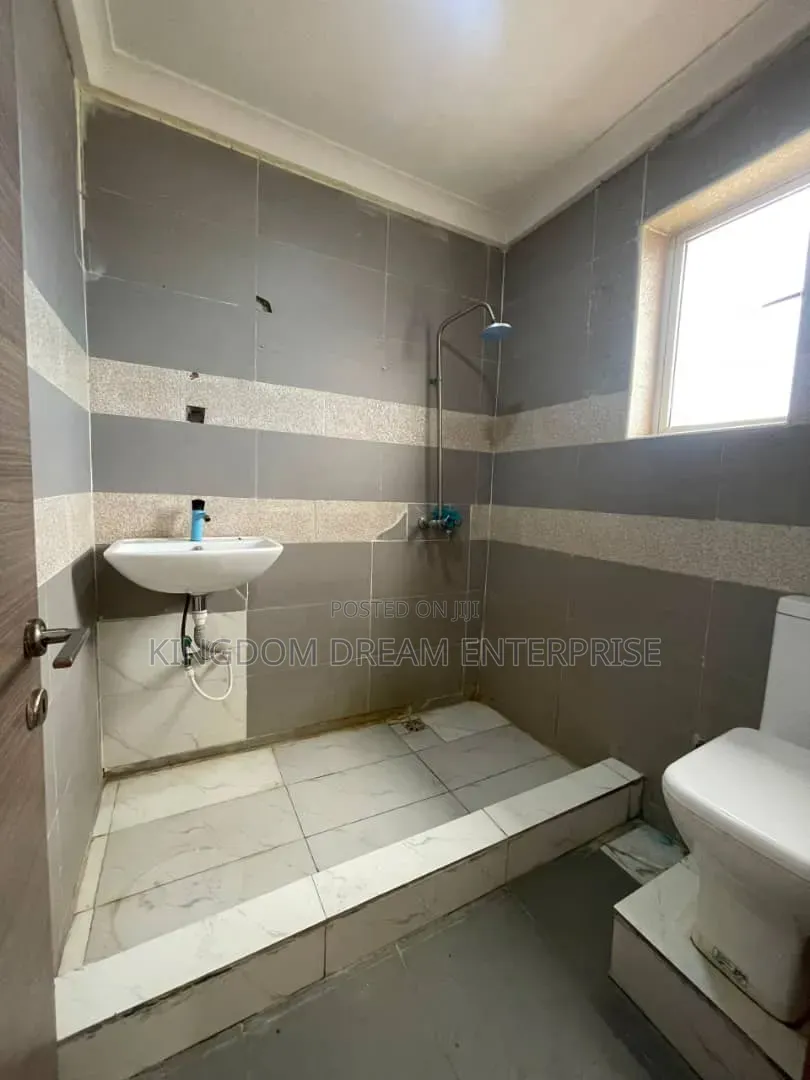 1bdrm Apartment in Chevron for rent