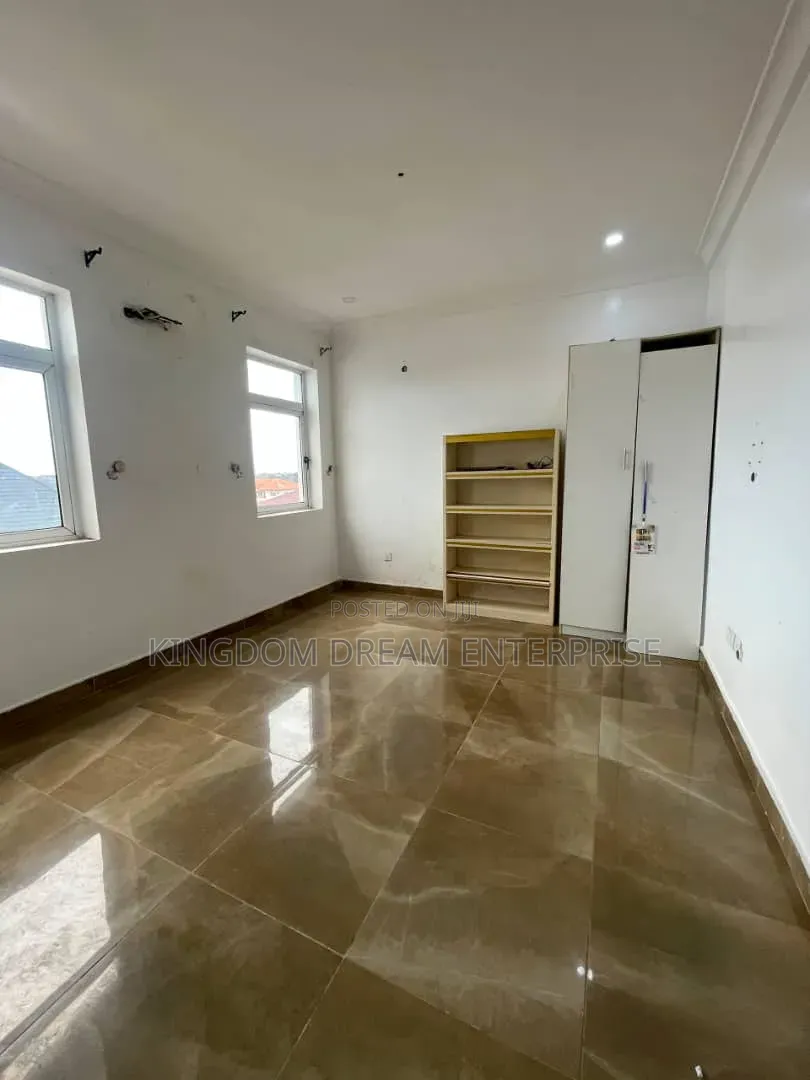 1bdrm Apartment in Chevron for rent