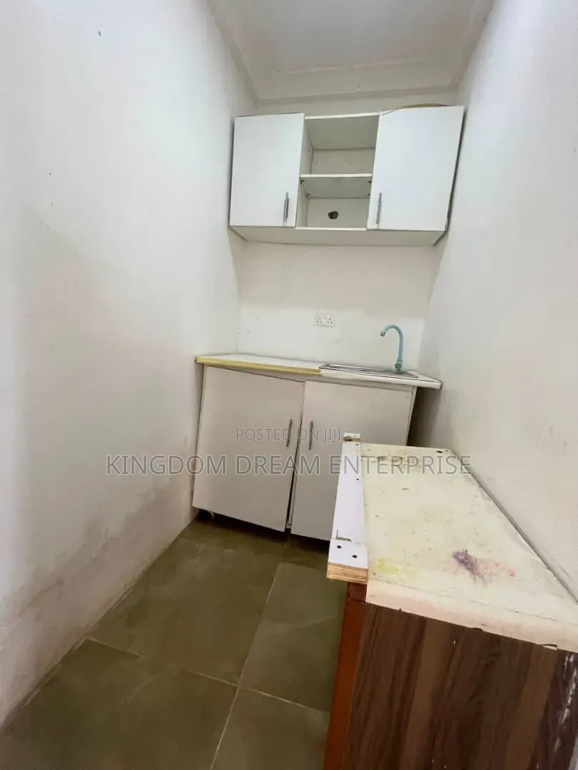 1bdrm Apartment in Chevron for rent