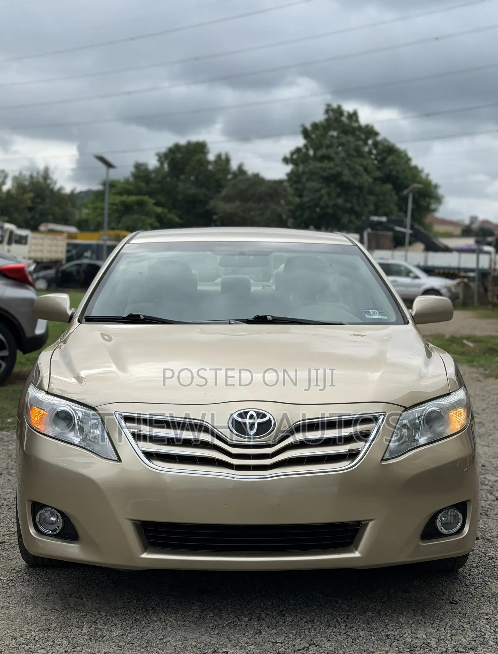 Toyota Camry LE 4dr Sedan (2.5L 4cyl 6A) 2011 Gold