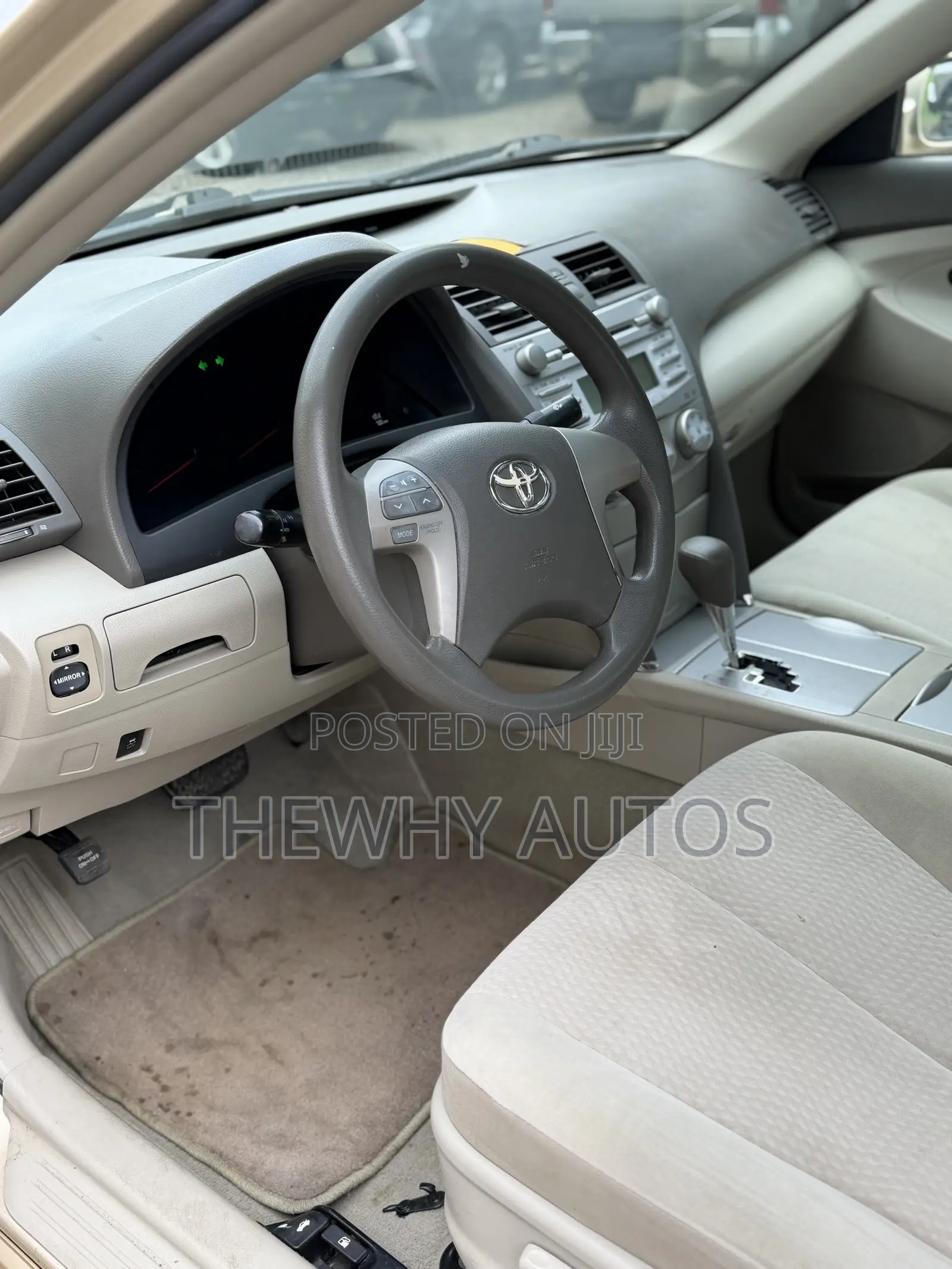 Toyota Camry LE 4dr Sedan (2.5L 4cyl 6A) 2011 Gold