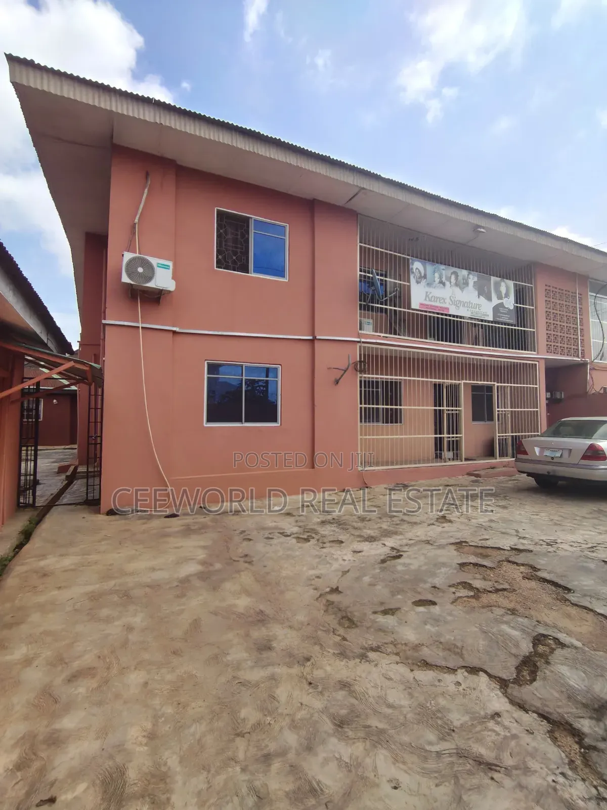 Spacious 3 Bedroom Flat With Another Small Room Available at Oluyole