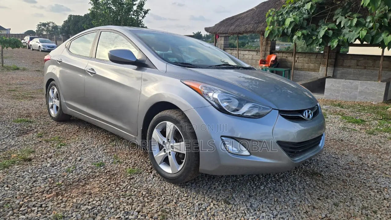 Hyundai Elantra GLS Sedan FWD (1.8L 4cyl 6A) 2013 Gray