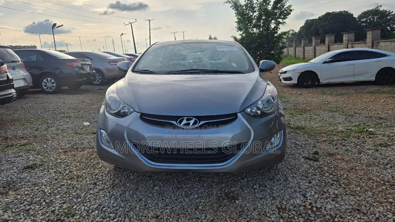 Hyundai Elantra GLS Sedan FWD (1.8L 4cyl 6A) 2013 Gray