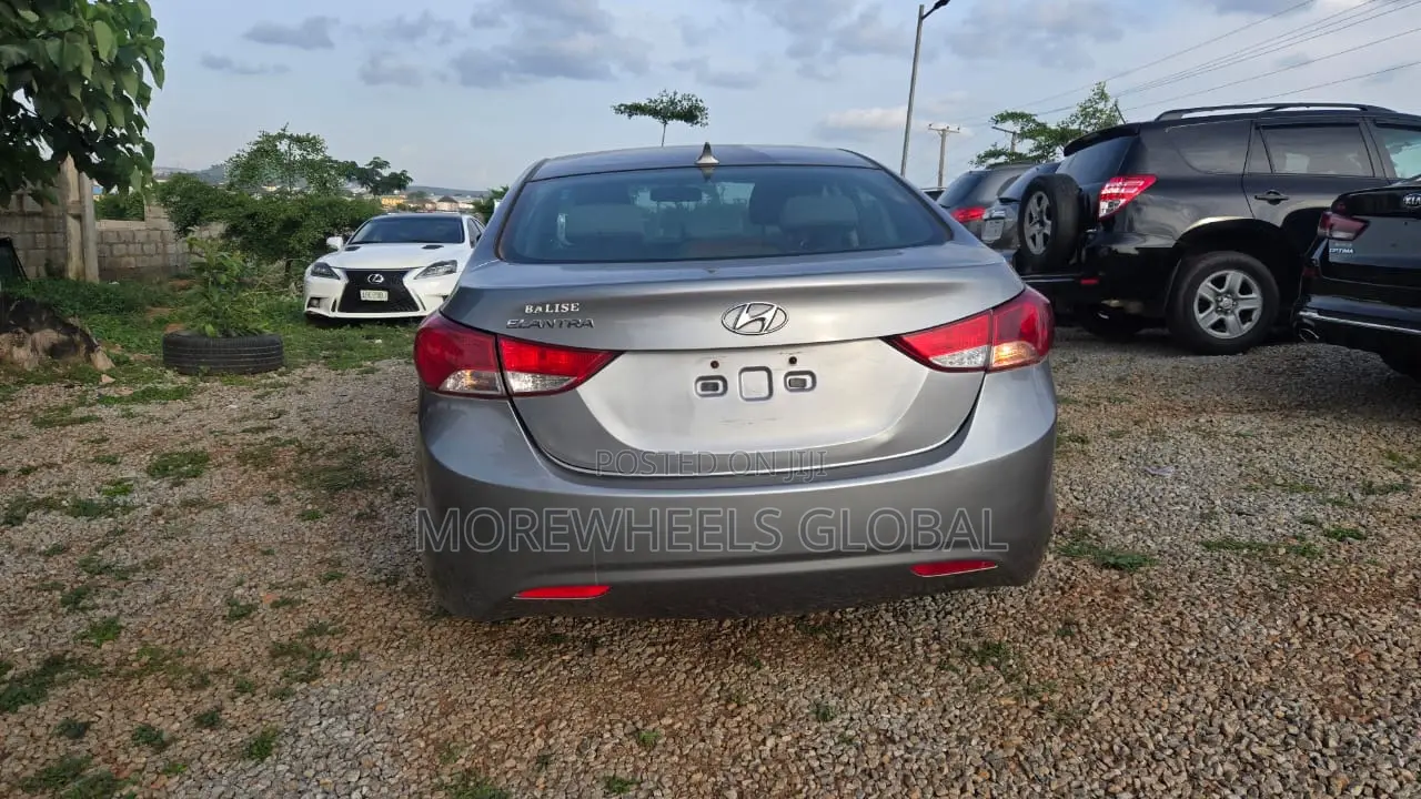 Hyundai Elantra GLS Sedan FWD (1.8L 4cyl 6A) 2013 Gray
