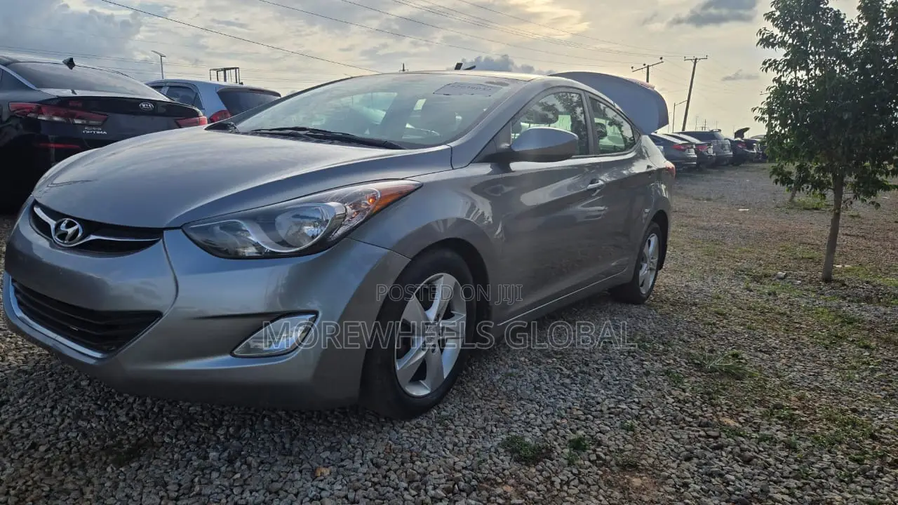 Hyundai Elantra GLS Sedan FWD (1.8L 4cyl 6A) 2013 Gray