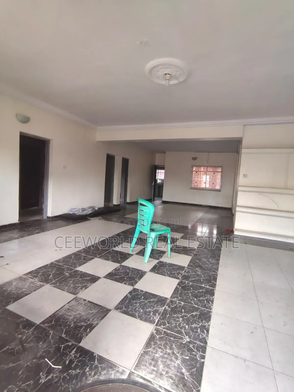 Spacious 3 Bedroom Flat With Another Small Room Available at Oluyole