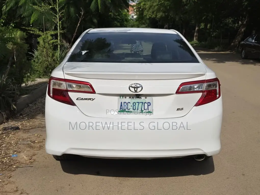 Toyota Camry SE 4dr Sedan (2.5L 4cyl 6A) 2013 White