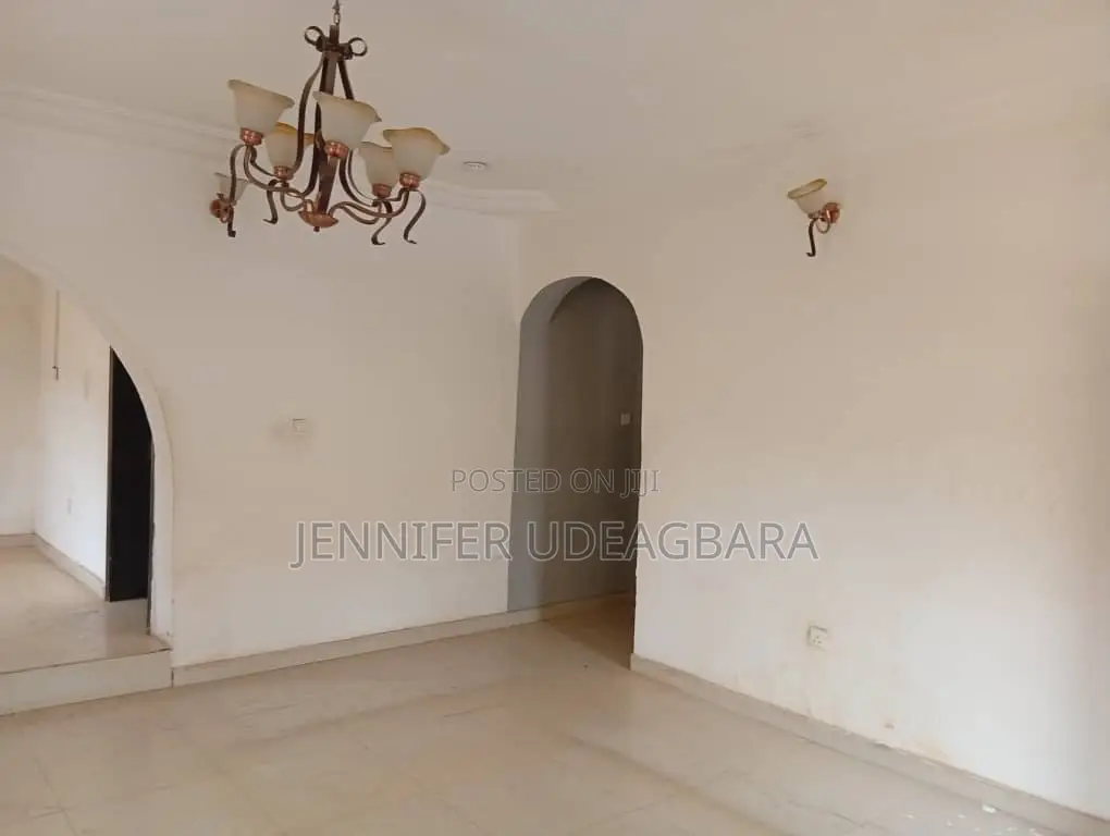 4bdrm Townhouse / Terrace in Legislative Quarters, Apo District