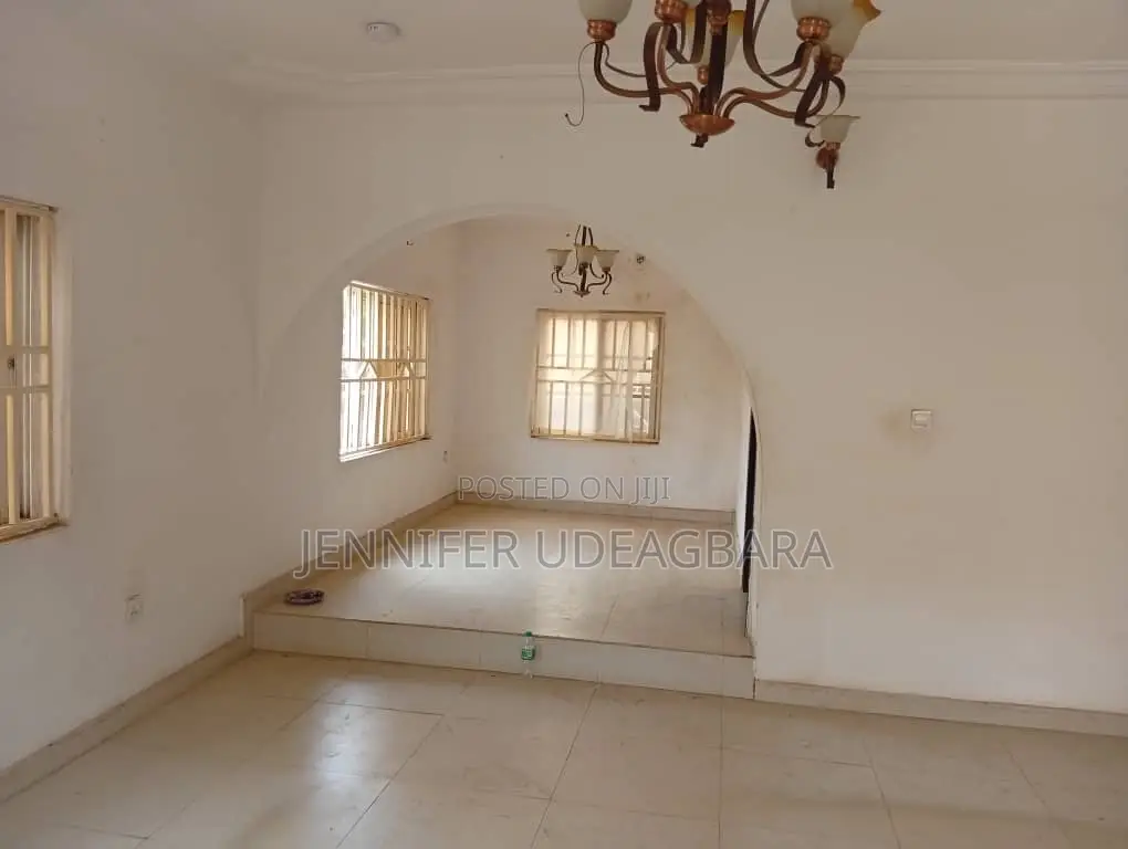 4bdrm Townhouse / Terrace in Legislative Quarters, Apo District