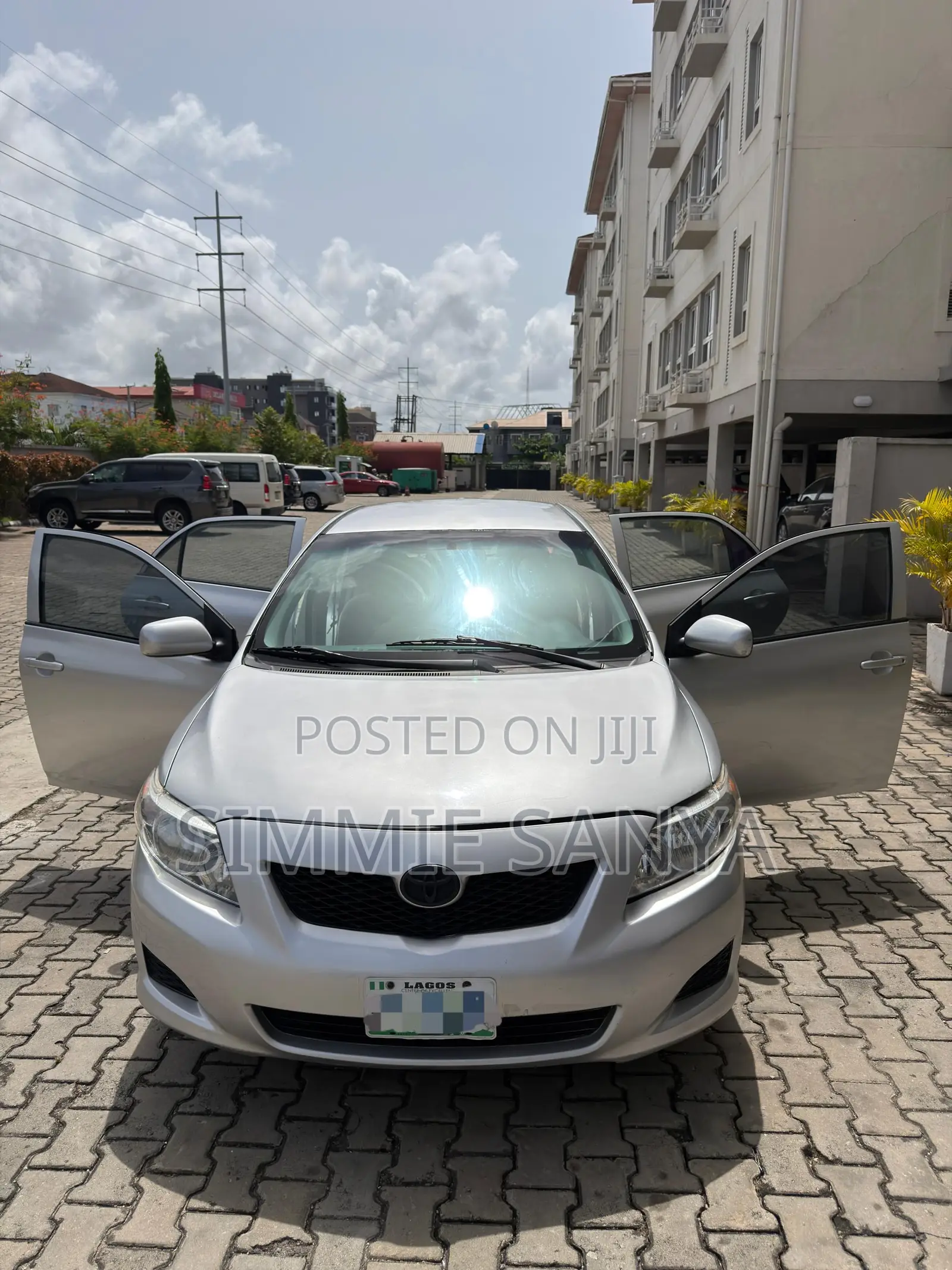Toyota Corolla Base 4dr Sedan (1.8L 4cyl 5M) 2010 Silver