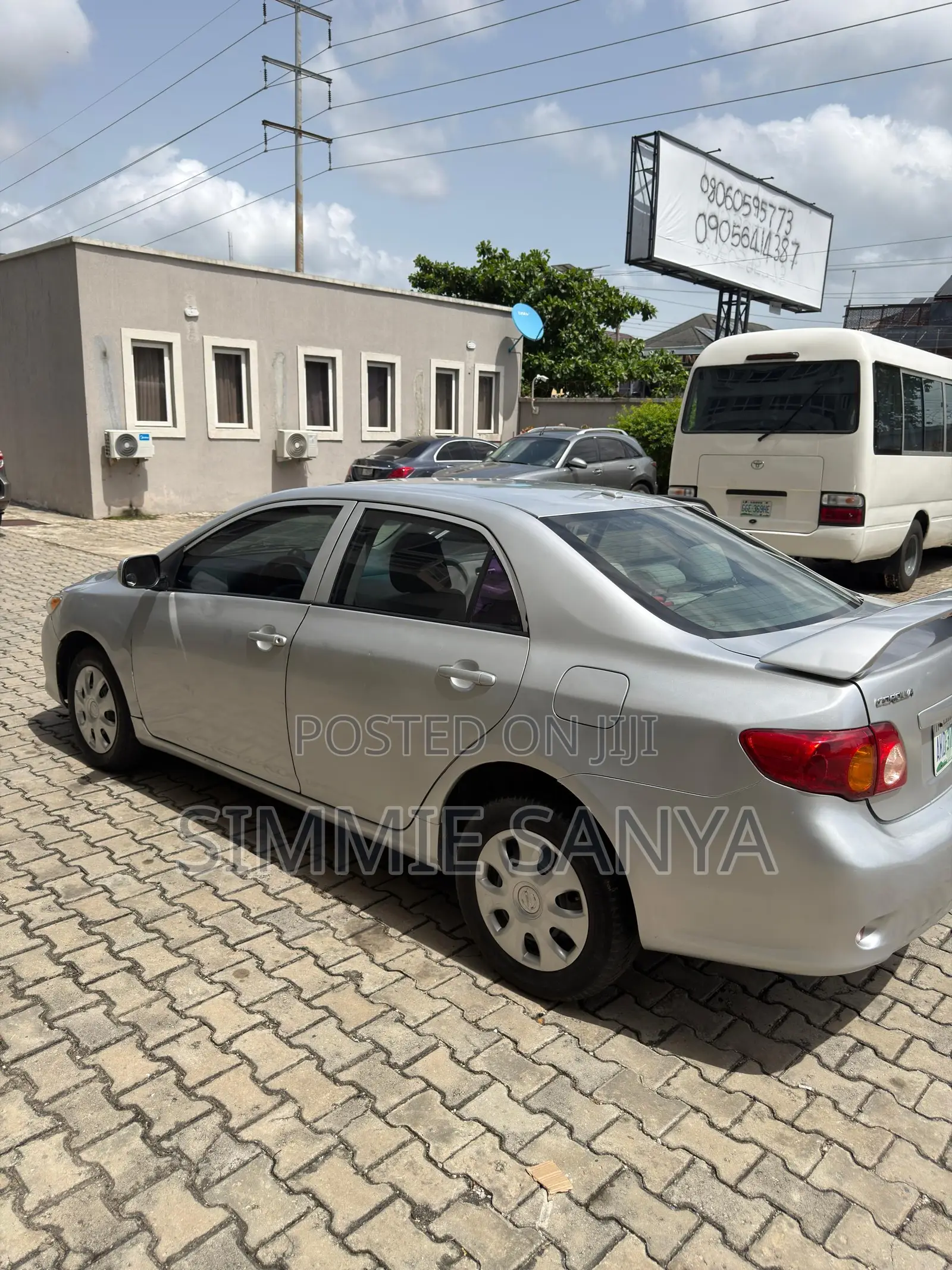 Toyota Corolla Base 4dr Sedan (1.8L 4cyl 5M) 2010 Silver