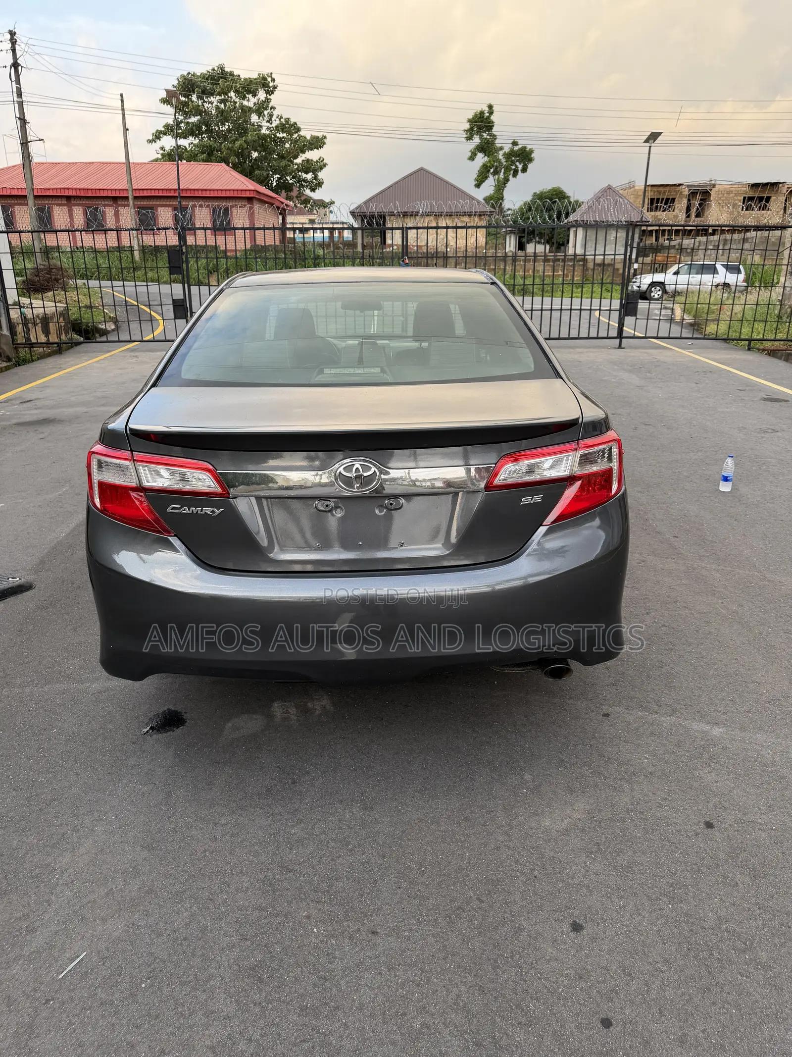 Toyota Camry SE 4dr Sedan (2.5L 4cyl 6A) 2013 Gray
