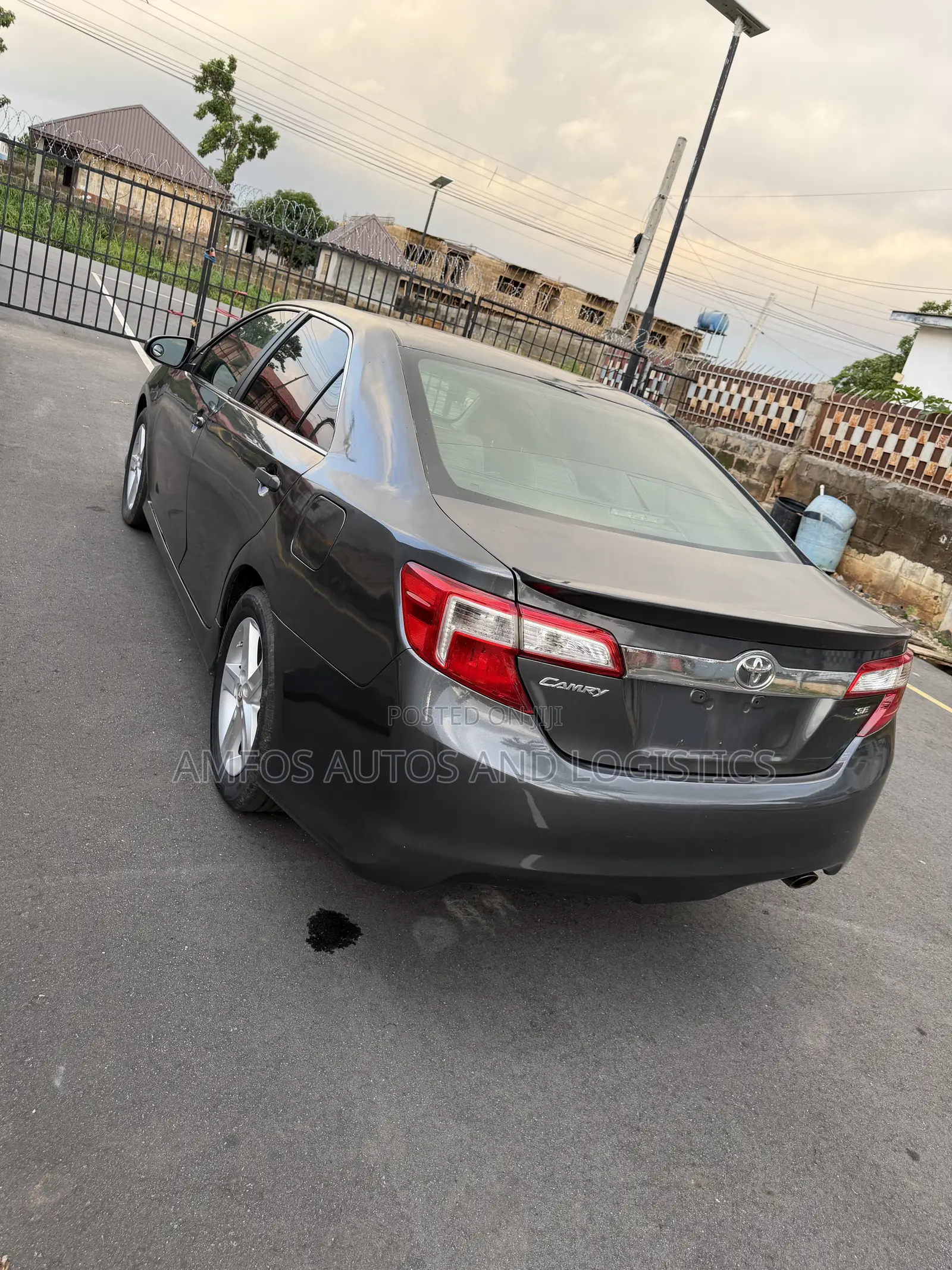 Toyota Camry SE 4dr Sedan (2.5L 4cyl 6A) 2013 Gray