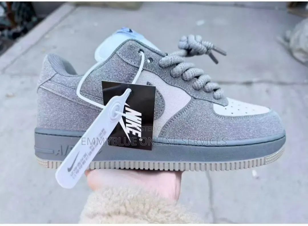 Very High Quality Nike Sneakers