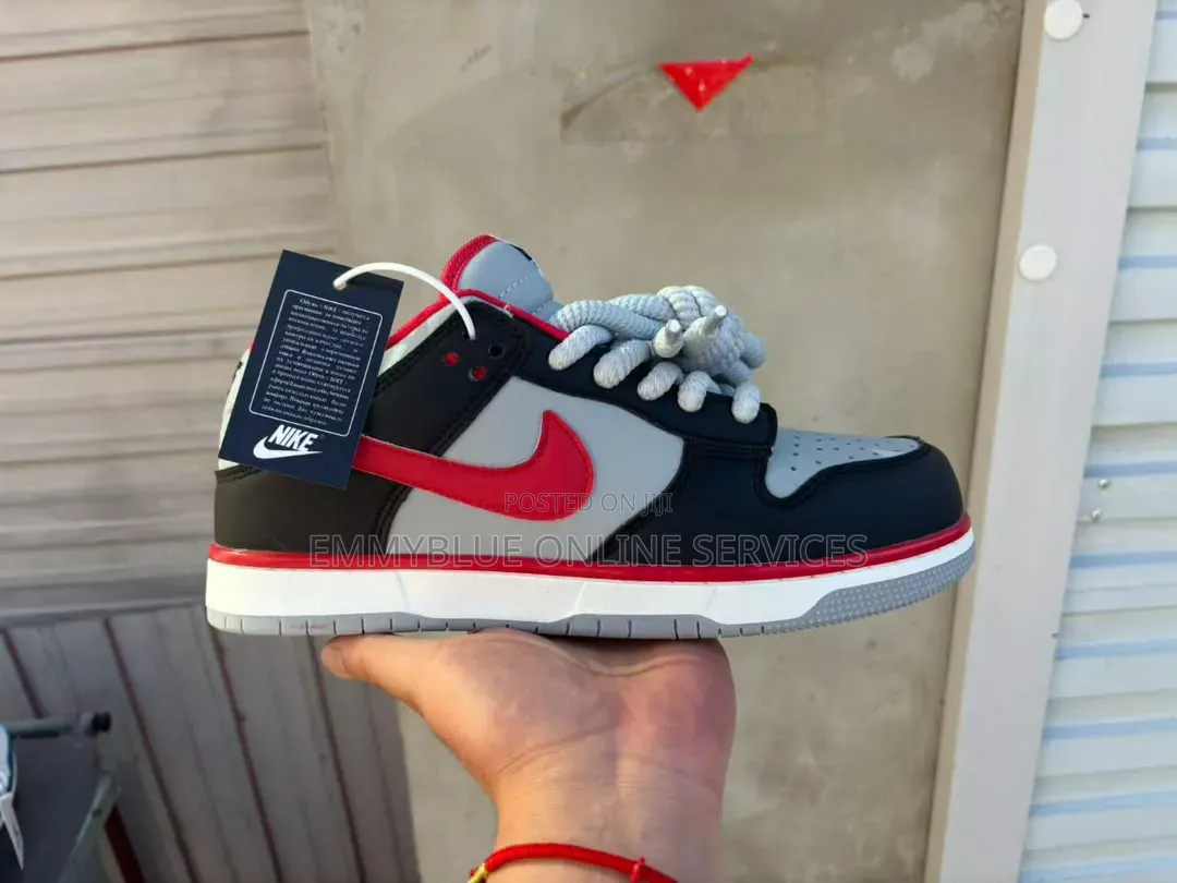 Very High Quality Nike Sneakers