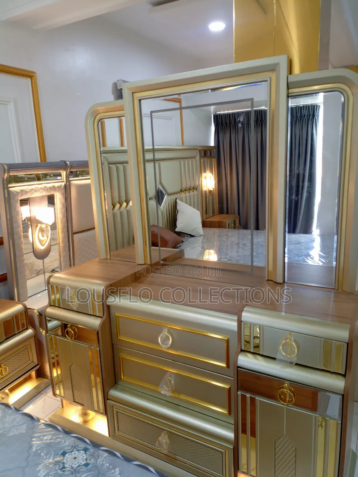 High Quality Foreign 6by7ft Bed With Dressing Mirror Set