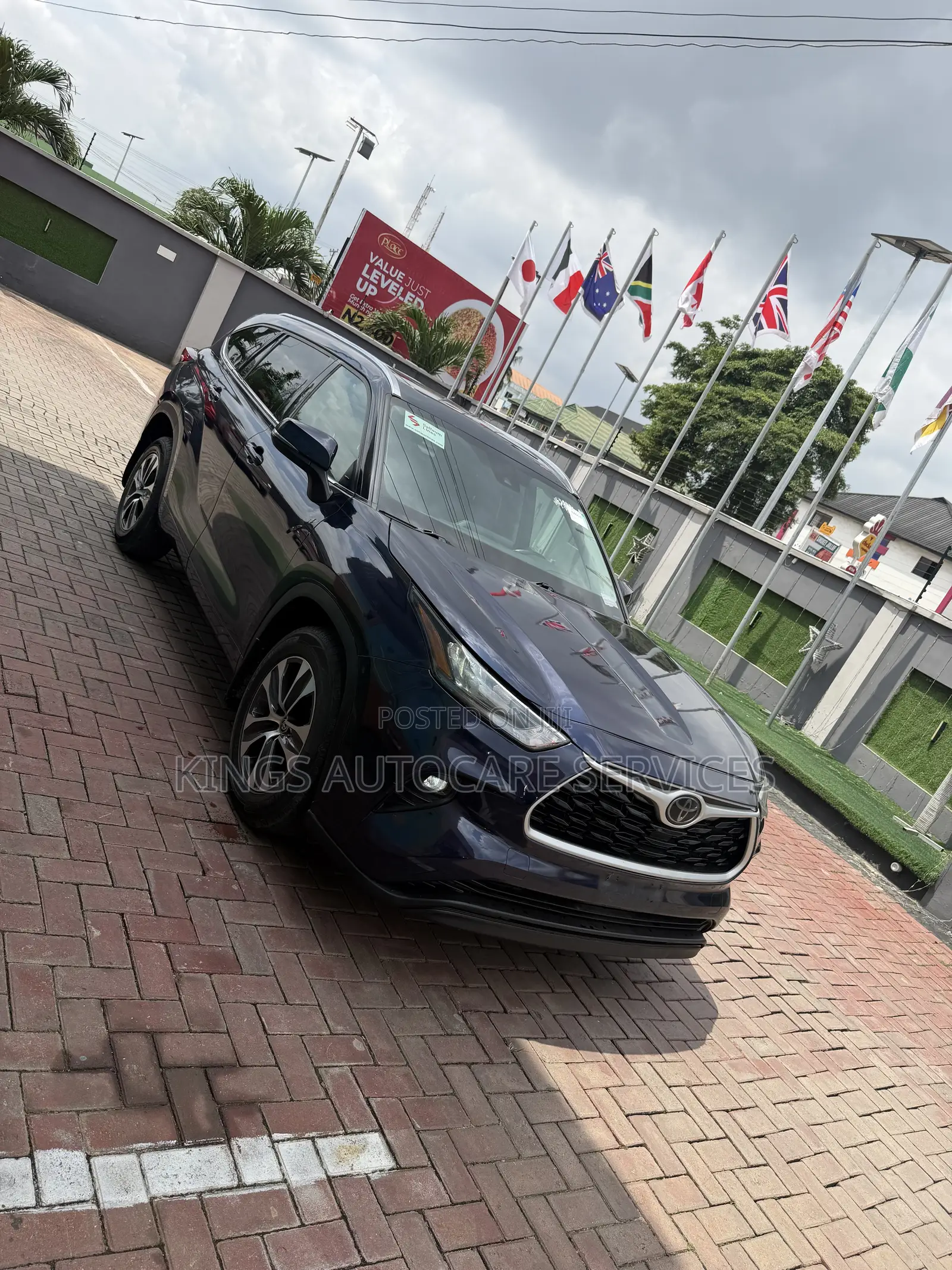 Toyota Highlander XLE AWD 2020 Blue