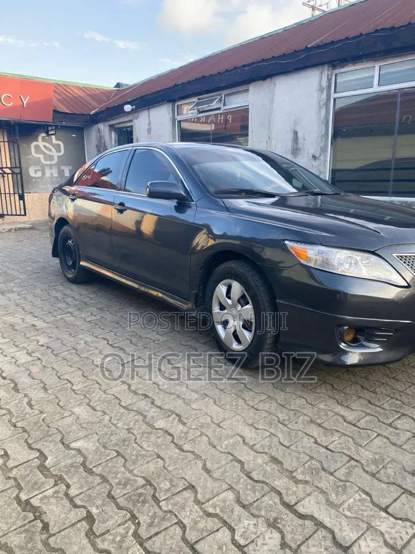Toyota Camry SE 4dr Sedan (2.5L 4cyl 6A) 2011 Black
