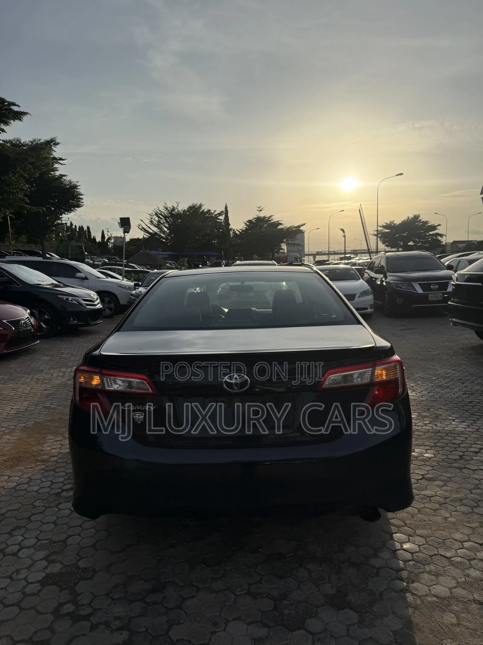 Toyota Camry SE 4dr Sedan w/Prod. End 11/13 (2.5L 4cyl 6A) 2014 Black