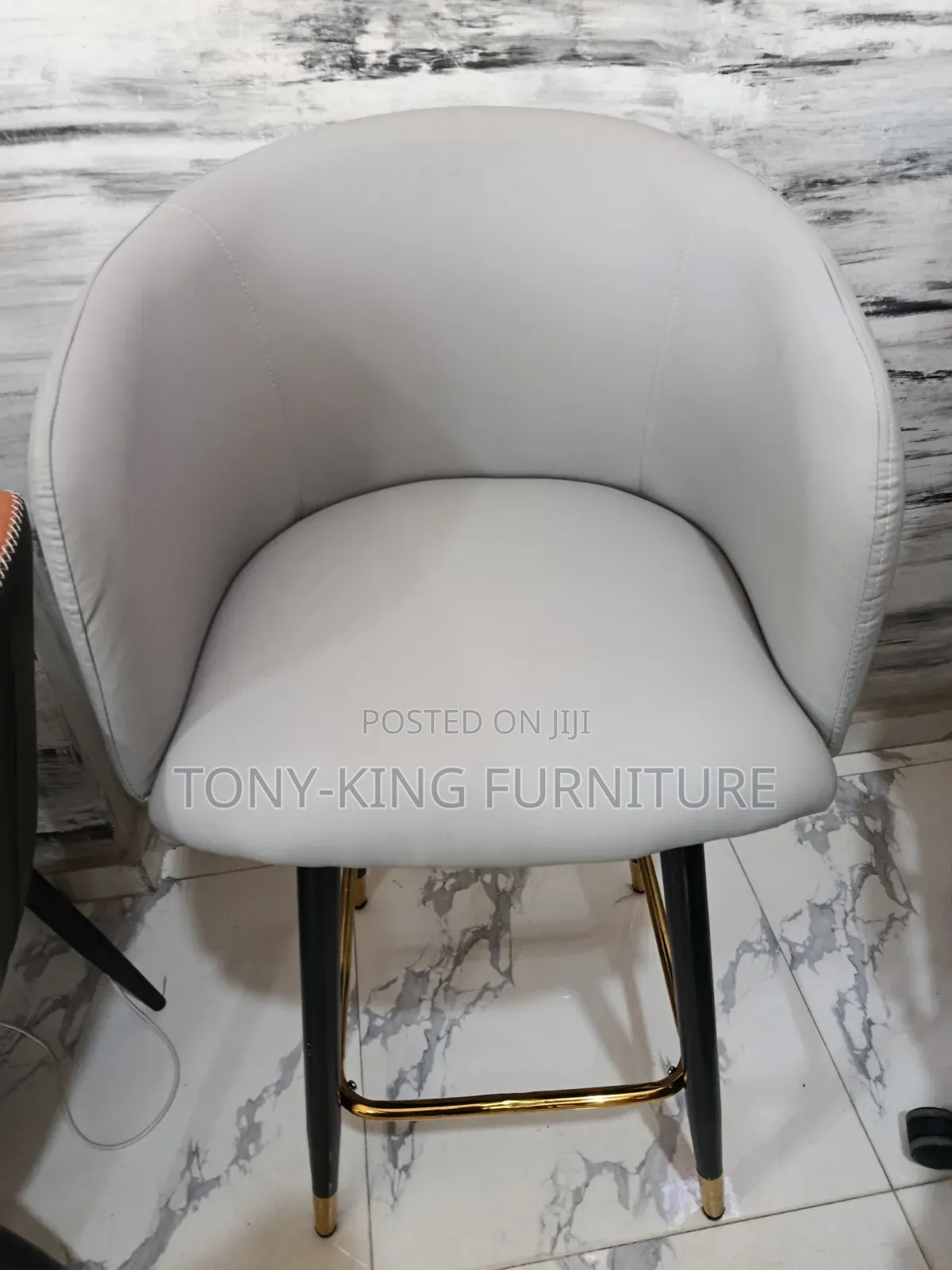 Imported Luxury Swivel Bar Stool With an Ergonomic Backrest Armrest